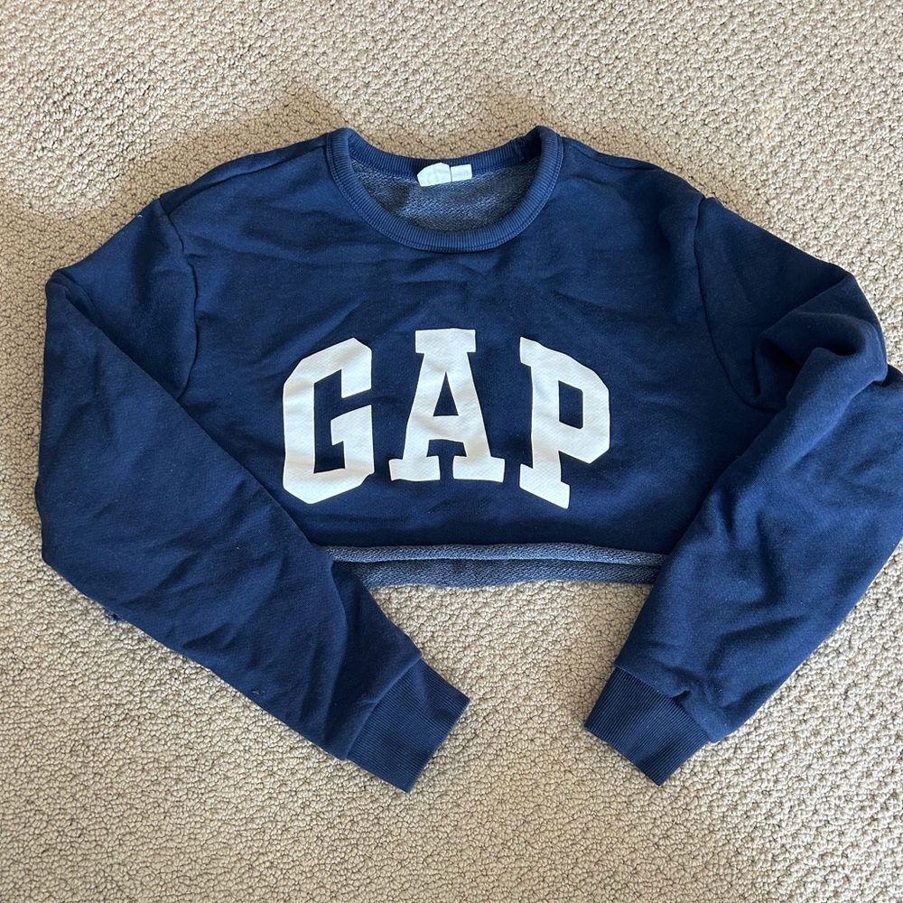 Cropped Gap Crewneck- Size Medium (See how it fits in pictures)
